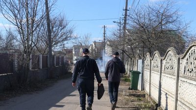 Спалюють опале листя та суху траву: на Житомирщині тривають рейди із виявлення порушників Спалюють опале листя та суху траву: на Житомирщині тривають рейди із виявлення порушників
