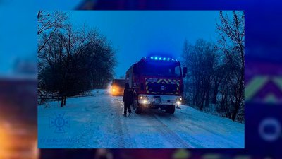 На Чернігівщині під час негоди рятувальники вивільнили зі снігу 117 автомобілів На Чернігівщині під час негоди рятувальники вивільнили зі снігу 117 автомобілів