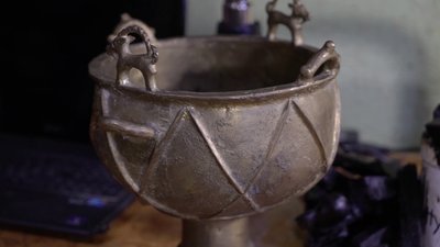 Фігурки тварин, людей, бюсти: скульптор з Херсонщини робить історичні реконструкції епохи бронзи