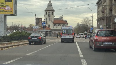 Операція "Маячок" у Миколаєві: як водії реагують на проблискові маячки Операція "Маячок" у Миколаєві: як водії реагують на проблискові маячки