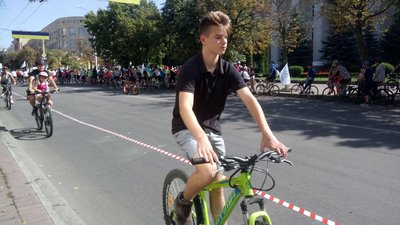У "Велодні-2020" в Кропивницькому взяли участь півтисячі велосипедистів У "Велодні-2020" в Кропивницькому взяли участь півтисячі велосипедистів