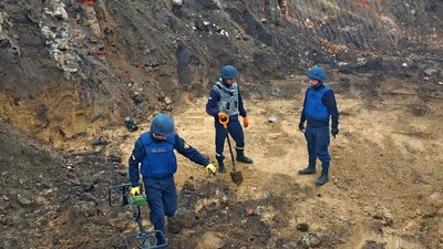 Біля Тернопільської ОДА виявили мінометну міну Біля Тернопільської ОДА виявили мінометну міну