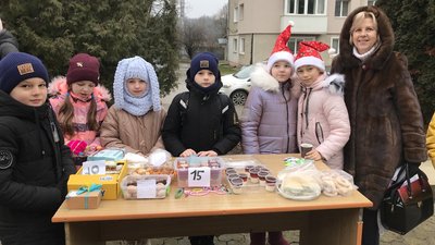 У громаді на Тернопільщині під час різдвяного дійства зібрали понад 20 тисяч гривень для ЗСУ