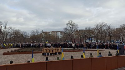 На День єднання у Миколаєві підняли державний прапор На День єднання у Миколаєві підняли державний прапор