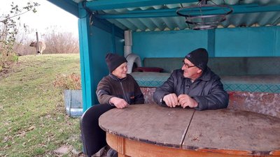 "Вулиць тут уже немає". Як живе село на Сумщині, в якому залишилося четверо жителів "Вулиць тут уже немає". Як живе село на Сумщині, в якому залишилося четверо жителів