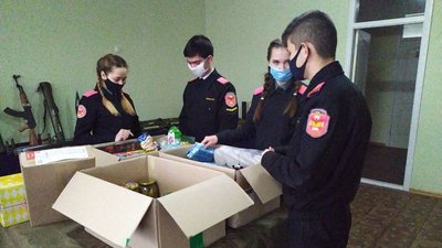 Смаколики та теплі речі зібрали кропивничани, щоб відправити військовим на Схід Смаколики та теплі речі зібрали кропивничани, щоб відправити військовим на Схід