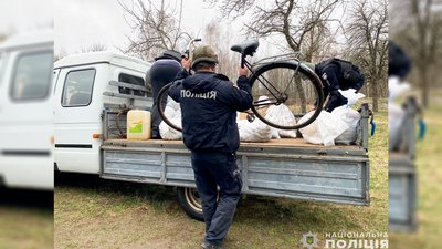 За 2 км від кордону з Росією на Чернігівщині поліцейські евакуювали пенсіонерку