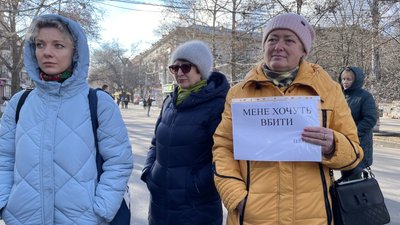 "Дерева — це легені міста". У Миколаєві відбулася акція-протест проти обрізання платанів "Дерева — це легені міста". У Миколаєві відбулася акція-протест проти обрізання платанів