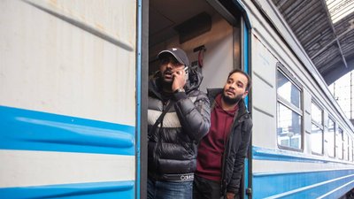 До Львова прибули перші потяги з людьми, яких евакуювали з Сум