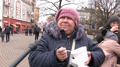 В Івано-Франківську зварили дві тонни куті та пригостили охочих В Івано-Франківську зварили дві тонни куті та пригостили охочих