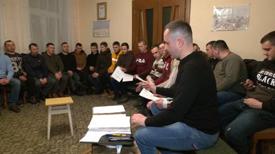 Від слюсарів до музикантів. У селі на Прикарпатті чоловічий хор налічує понад 40 учасників Від слюсарів до музикантів. У селі на Прикарпатті чоловічий хор налічує понад 40 учасників