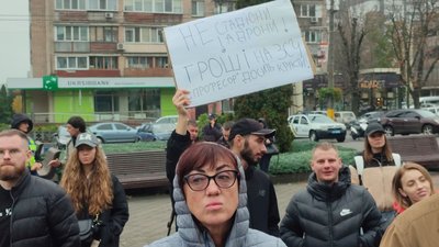 У Черкасах відбувся пікет під міськрадою У Черкасах відбувся пікет під міськрадою