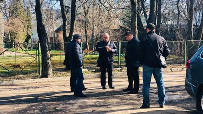 Погрожував самогубством. Поліцейські затримали чоловіка, який вбив франківця Погрожував самогубством. Поліцейські затримали чоловіка, який вбив франківця