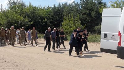 В Слоуті на Сумщині попрощались з 38-річним військовим Олександром Костюченком, що загинув на Херсонщині В Слоуті на Сумщині попрощались з 38-річним військовим Олександром Костюченком, що загинув на Херсонщині