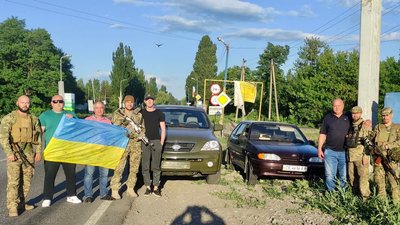 Доправили земляку в Донецьку область. Громада на Буковині купила позашляховик для ЗСУ