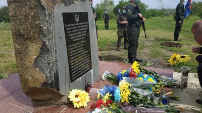 На Донеччині вшанували пам'ять загиблого екіпажу військового гелікоптера Мі-8