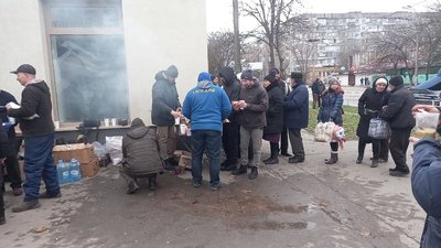 Жителі Херсона отримали допомогу зі Львівщини Жителі Херсона отримали допомогу зі Львівщини