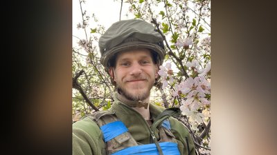 Матір бійця "Азову" Дмитра Козацького з Житомирщини: чекаю на перемогу і визволення сина Матір бійця "Азову" Дмитра Козацького з Житомирщини: чекаю на перемогу і визволення сина