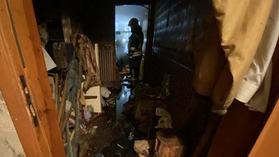 Пожежа в багатоквартирному будинку: у Житомирському районі врятували двох чоловіків