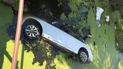 На Черкащині автівка з'їхала у річку. Є загиблі