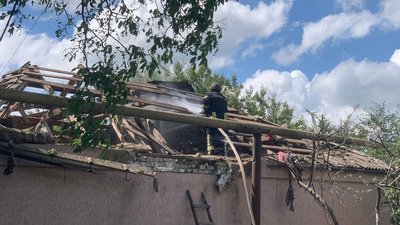 Армія РФ вдарила по Одноробівці на Харківщині: поранений чоловік Армія РФ вдарила по Одноробівці на Харківщині: поранений чоловік
