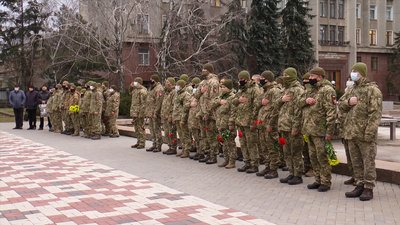 У Миколаєві вшанували пам’ять загиблих українських захисників У Миколаєві вшанували пам’ять загиблих українських захисників