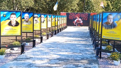 Алея Слави у центрі Старої Ушиці
