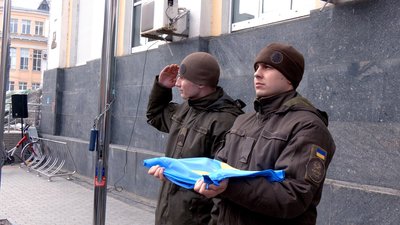 У Вінниці до Дня спротиву окупації Криму підняли кримськотатарський прапор У Вінниці до Дня спротиву окупації Криму підняли кримськотатарський прапор