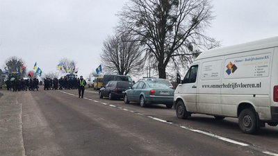 Волинські фермери перекрили дорогу через закон про ринок землі Волинські фермери перекрили дорогу через закон про ринок землі