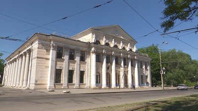 "Не більше однієї людини на 5 кв. м". Театри Дніпропетровщини відновлюють роботу після карантину