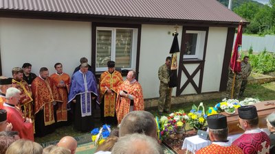 На Тернопільщині прощаються з бійцями, які загинули в Часовому Яру