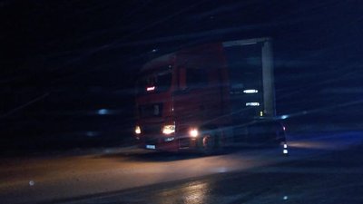 На Рівненщині зіткнулись дві вантажівки, одного з водіїв деблокували На Рівненщині зіткнулись дві вантажівки, одного з водіїв деблокували