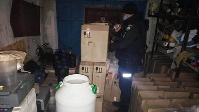На Вінниччині у чоловіка вилучили понад тонну фальсифікованого алкоголю