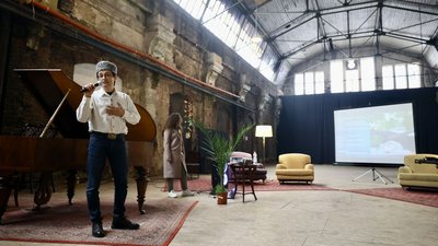 Охочі могли послухати виступи, взяти участь у майстер-класах та познайомитись з культурними особливостями Сходу та Півдня України Охочі могли послухати виступи, взяти участь у майстер-класах та познайомитись з культурними особливостями Сходу та Півдня України