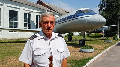 "30 років з країною". Пілот з Кропивницького провів у небі 12 тисяч годин "30 років з країною". Пілот з Кропивницького провів у небі 12 тисяч годин