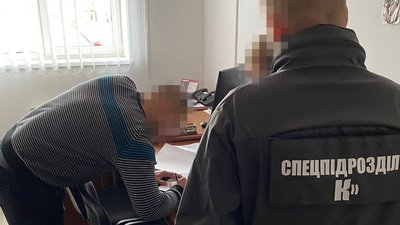 На Житомирщині митників підозрюють в організації корупційної схеми На Житомирщині митників підозрюють в організації корупційної схеми