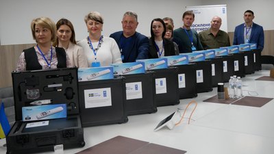 На Вінниччині 11 громад отримали портативні кейси для надання адміністративних послуг На Вінниччині 11 громад отримали портативні кейси для надання адміністративних послуг