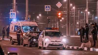 Перебігав на заборонений сигнал: у Харкові в ДТП загинув поліцейський