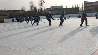 Чемпіонат з хокею триває на Закарпатті Чемпіонат з хокею триває на Закарпатті