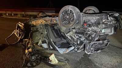 На Полтавщині автівка наїхала на металевий відбійник: пасажир отримав травми