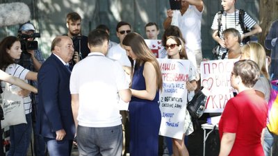 "Мінкульт, привіт". В Одесі влаштували протест під будівлею мерії через знесення друкарні Фесенка "Мінкульт, привіт". В Одесі влаштували протест під будівлею мерії через знесення друкарні Фесенка