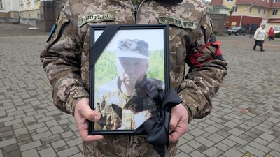 Прощання з бійцем Сергієм Ткачем