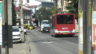Внучка поїхала, а бабуся лишилася. У Франківську водій зачинив двері перед пасажиркою Внучка поїхала, а бабуся лишилася. У Франківську водій зачинив двері перед пасажиркою