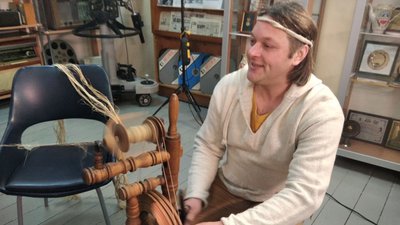 Працівники Суспільне Житомир долучилися до прядіння конопляної "Нитки єдності" Працівники Суспільне Житомир долучилися до прядіння конопляної "Нитки єдності"