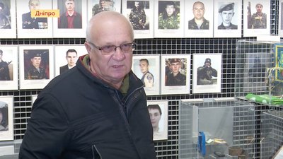 Позивається до РФ через смерть сина на Донбасі. Анатолій Корнієнко.