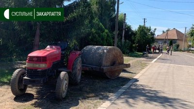 Дороги ремонтують самі і за свої гроші жителі Великої Доброні на Ужгородщині Дороги ремонтують самі і за свої гроші жителі Великої Доброні на Ужгородщині