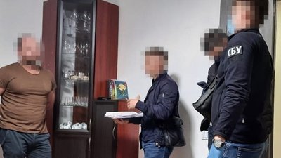 СБУ викрила групу українців, які підробляли паспорти ЄС СБУ викрила групу українців, які підробляли паспорти ЄС
