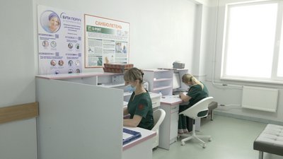 Чекали 3 місяці: до Черкас привезли кістковий мозок з Німеччини для пересадки Чекали 3 місяці: до Черкас привезли кістковий мозок з Німеччини для пересадки