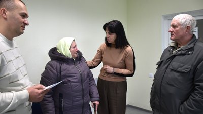 Мати загиблого оборонця з Вінниччини віддала 100 тисяч гривень на потреби українських захисників Мати загиблого оборонця з Вінниччини віддала 100 тисяч гривень на потреби українських захисників