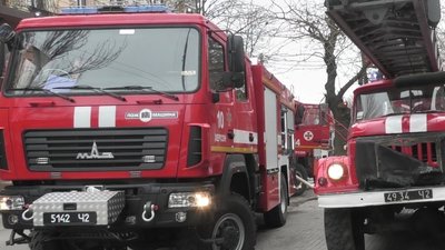 У Херсоні пожежа у житловому будинку старого фонду. Людей евакуювали